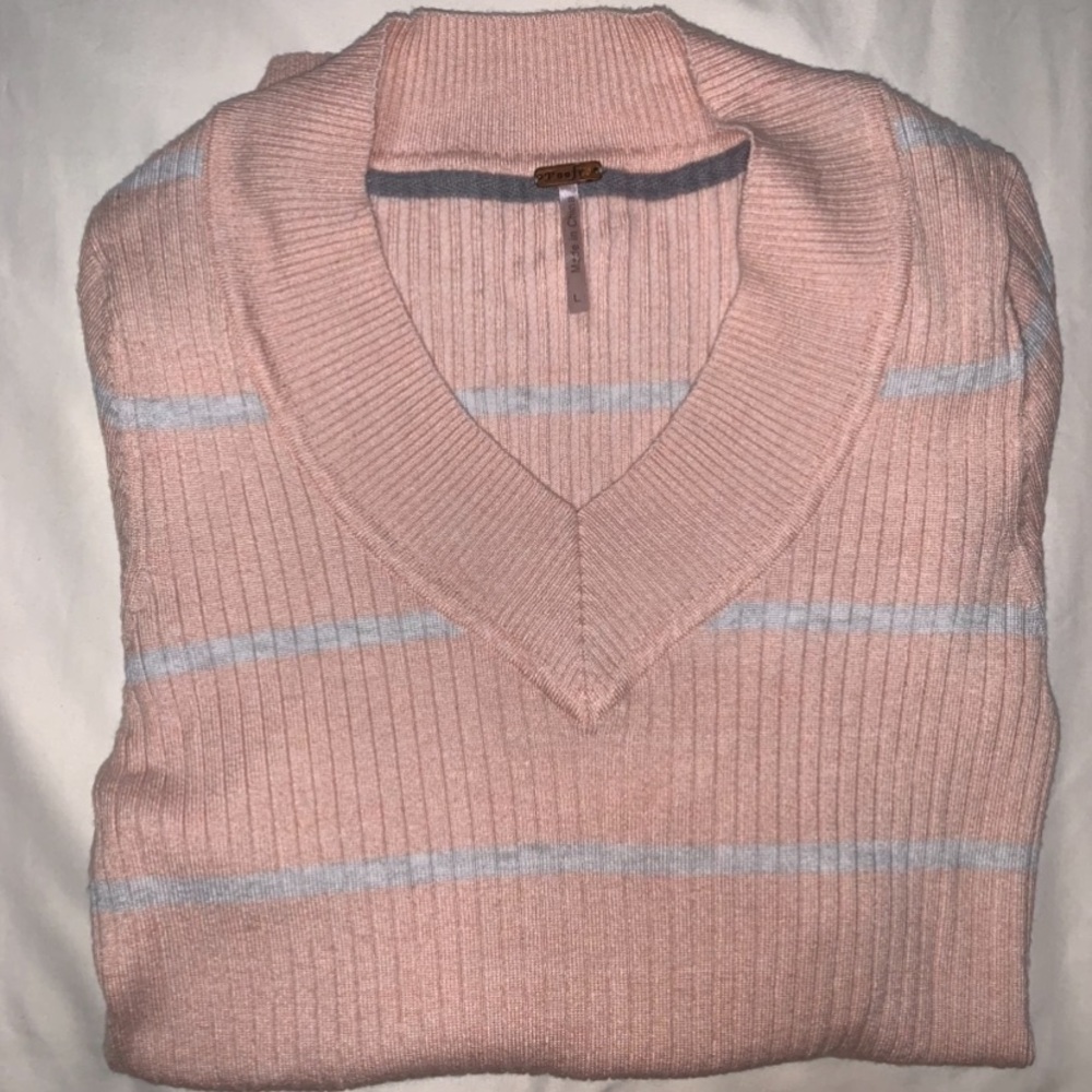 Exclusive White and Light Pink Long Sleeve V-Neck